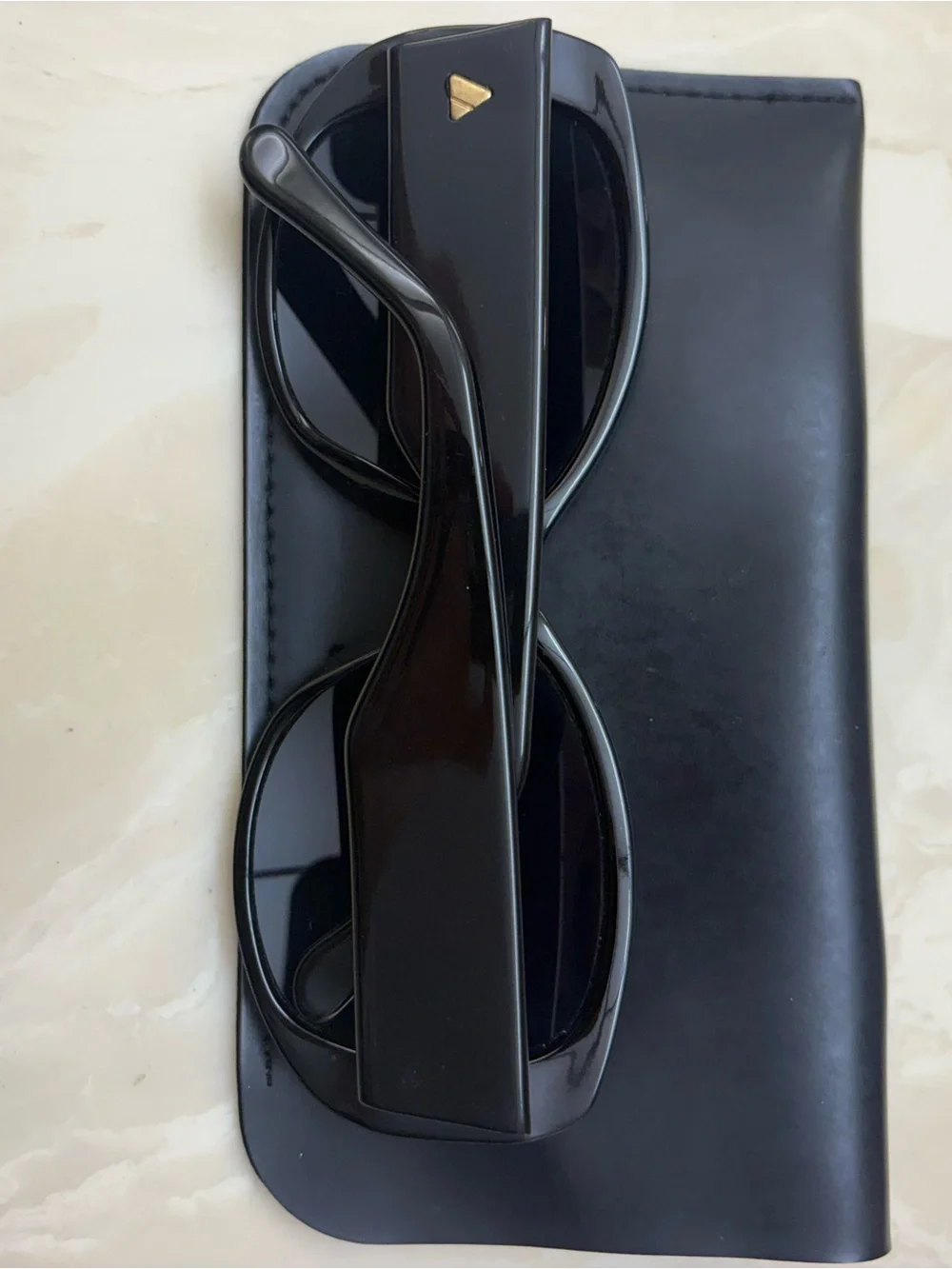 Liz Claiborne Black Oversized Cat-Eye Sunglasses with Case